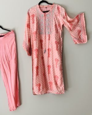 Printed Kurta set with gota embroidery details Size 42(XL)
