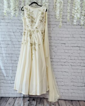 Beautiful Embroidered Gown Size 40 Large