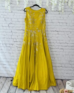Beautiful Embroidered Gown Size 40 Large