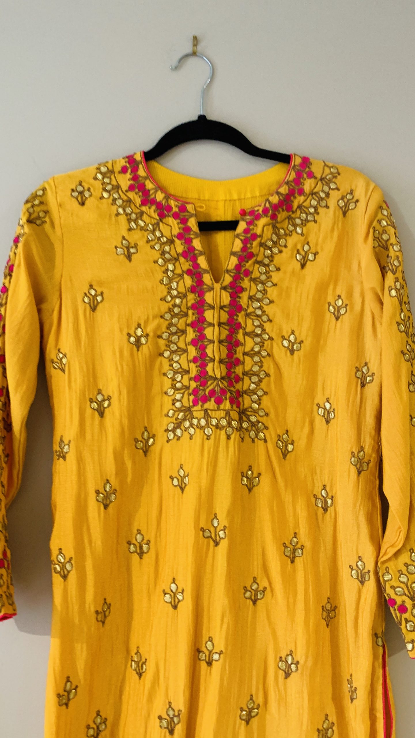 Beautiful Kurta set with hand embroidery details Size 40 (L ...