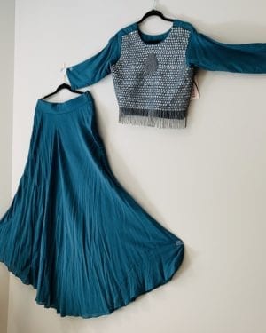 Beautiful two pc crop top and skirt set Size L 40
