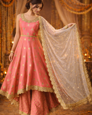 Beautiful hand embroidered Kurta, sharara, and gold bordered Dupatta set Size 40 (L)