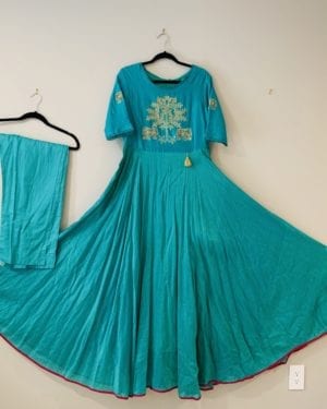 Beautiful  embroidered  full length  maxi style top and pant set Size 42 (XL)