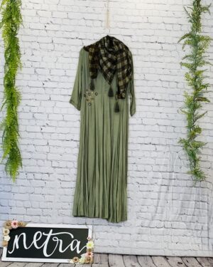 Beautiful  embroidered  full length  maxi style top, dupatta, and pant set Size 40 (L)