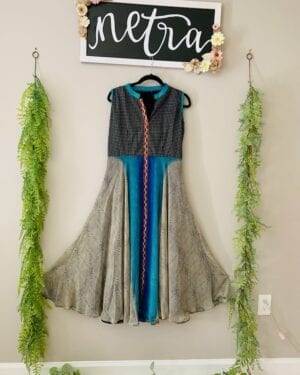 Beautiful embroidered long gown dress Size 40 (L)