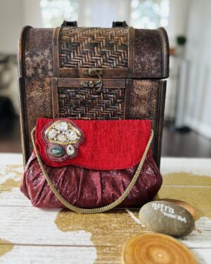 Aalaya Clutch