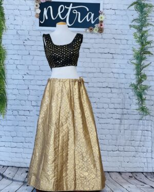 Sleeveless brocade blouse Size 36-38