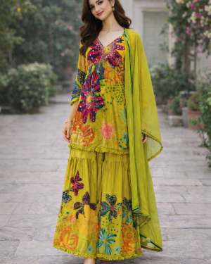 Embroidered Kurta and Trouser with Dupatta Size 42